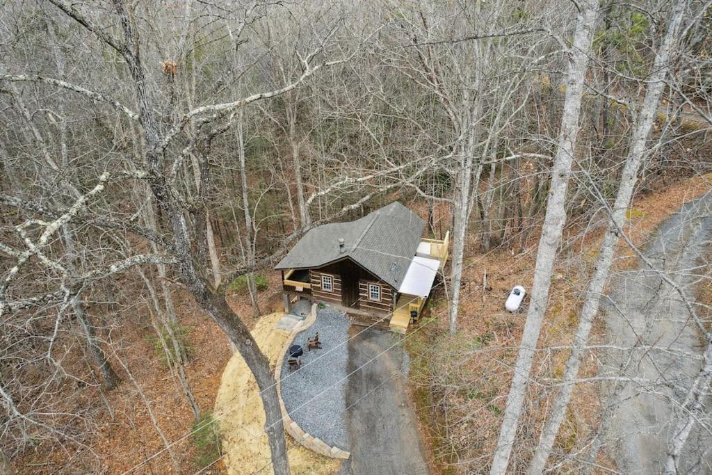 Boozy Bear Bungalow Romantic Cabin 5 Mins 2 Downtown With Hot Tub And Fire Pit Гатлинбург Экстерьер фото