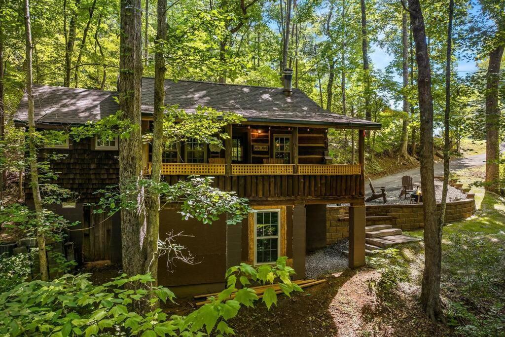Boozy Bear Bungalow Romantic Cabin 5 Mins 2 Downtown With Hot Tub And Fire Pit Гатлинбург Экстерьер фото