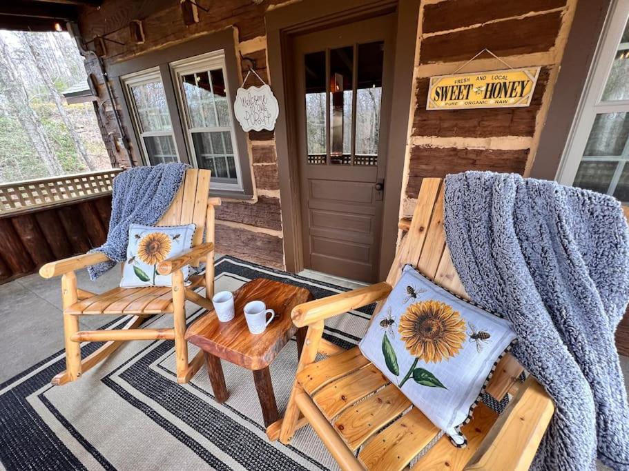 Boozy Bear Bungalow Romantic Cabin 5 Mins 2 Downtown With Hot Tub And Fire Pit Гатлинбург Экстерьер фото